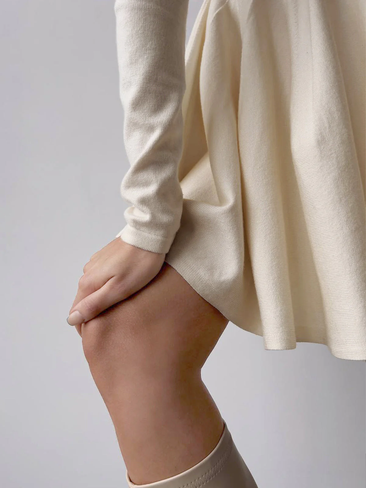 Alina | Elegantes Damen Skaterkleid in Crème mit Langarm - Image 2