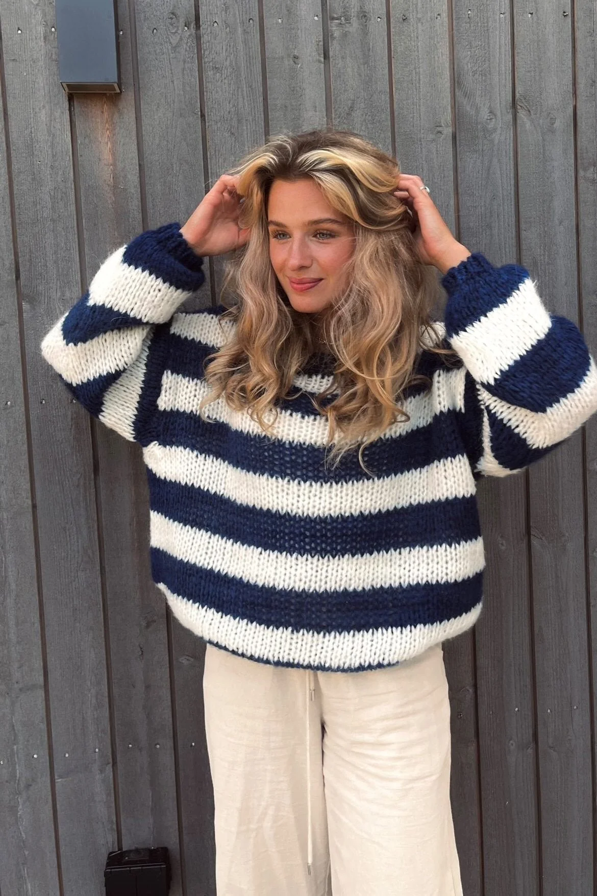 Alina | Lässiger gestreifter Damen-Strickpullover - Image 2
