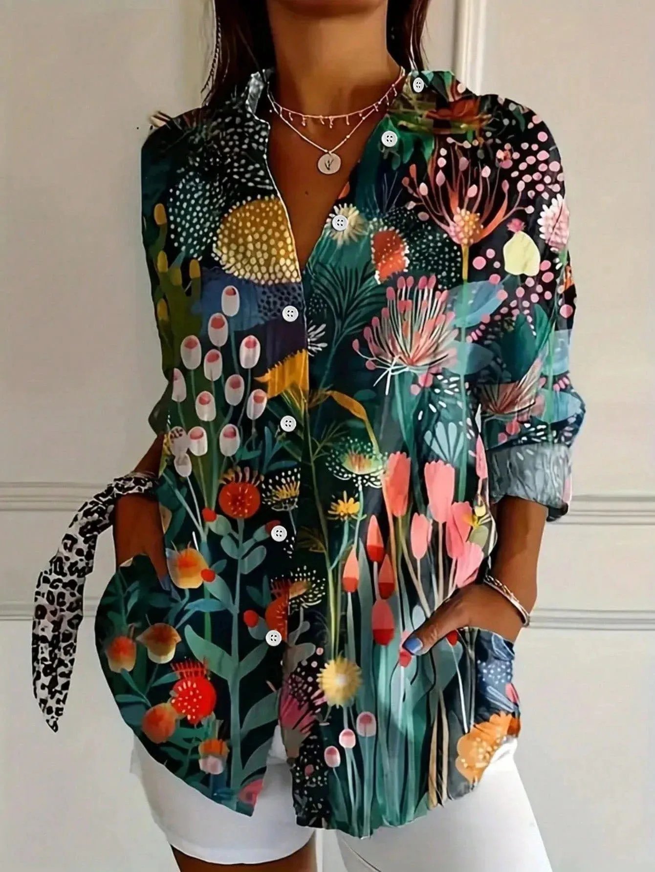 Amelia | Damenbluse mit elegantem abstraktem Print - Image 4
