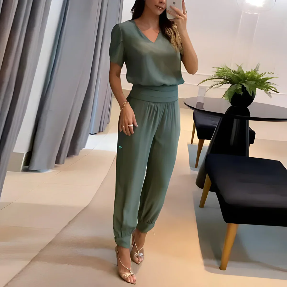 Atara - Weich fallendes Oberteil mit V-Ausschnitt und taillierte Hose mit hoher Taille - Image 3