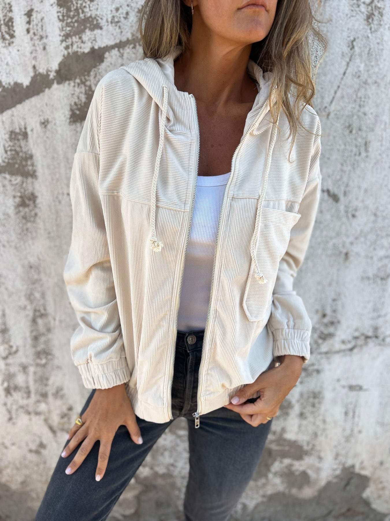 Audrey | Lässige Jacke mit Kapuze - Image 11