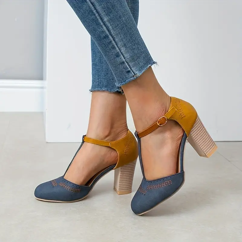 Aureven – Vintage T-Riemen-Pumps mit Blockabsatz