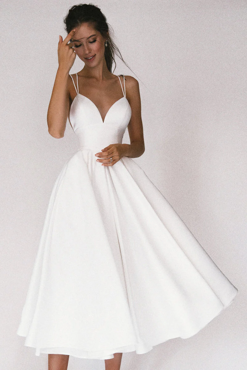Damen-Midiabendkleid mit V-Ausschnitt | sachliche Linienführung - Image 9