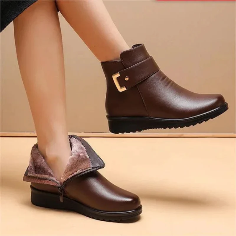 Damen Winter Stiefeletten | Warm Gefüttert mit Schnallendetail - Image 5