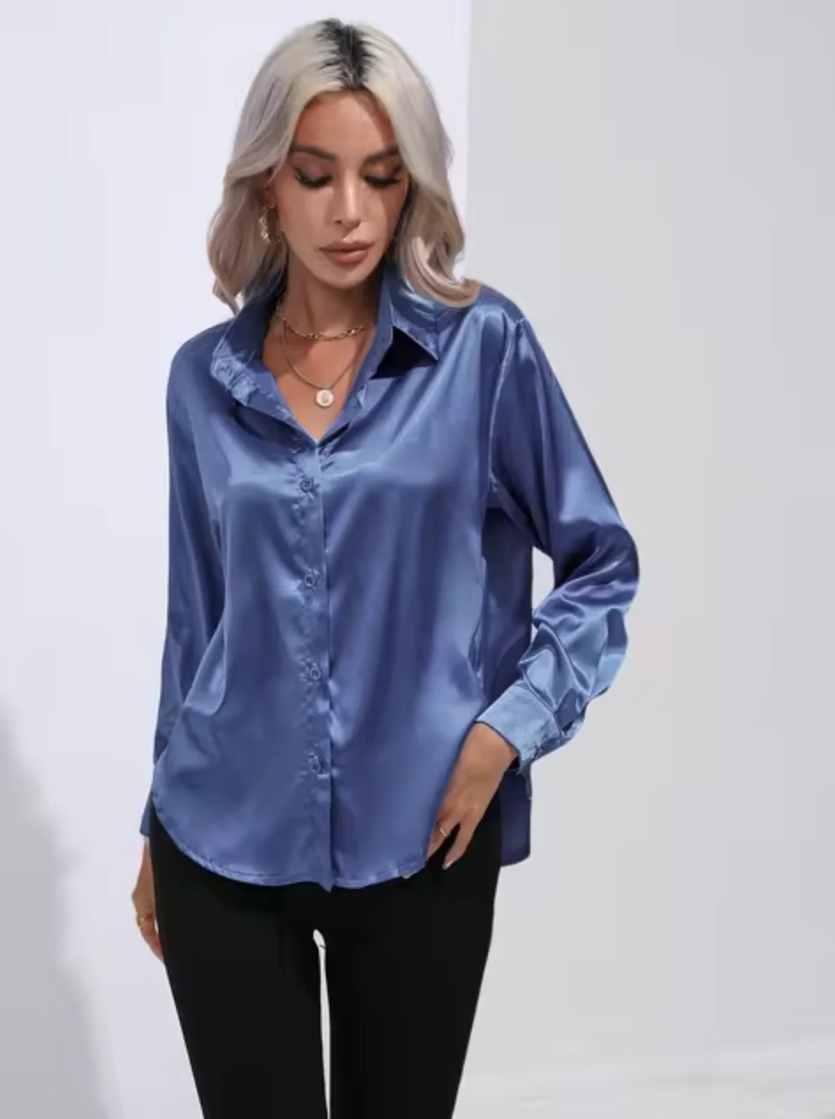 Doreen | Elegante Satin Charm Bluse - Image 3