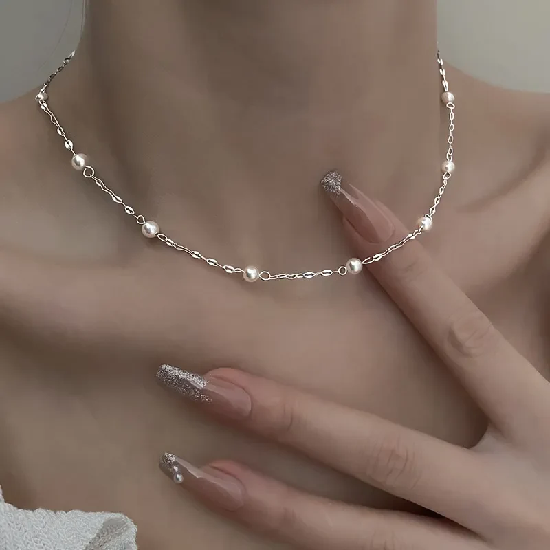 Elegante Halskette aus glänzenden Perlen