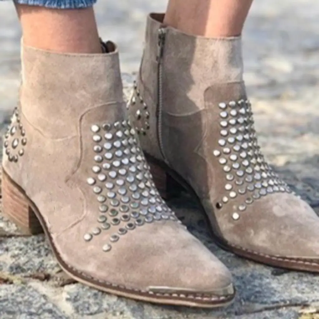 Ella | Modische Stiefeletten Damen Nieten hochwertig - Image 2