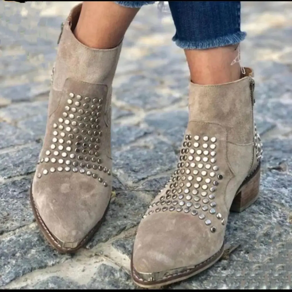 Ella | Modische Stiefeletten Damen Nieten hochwertig - Image 4