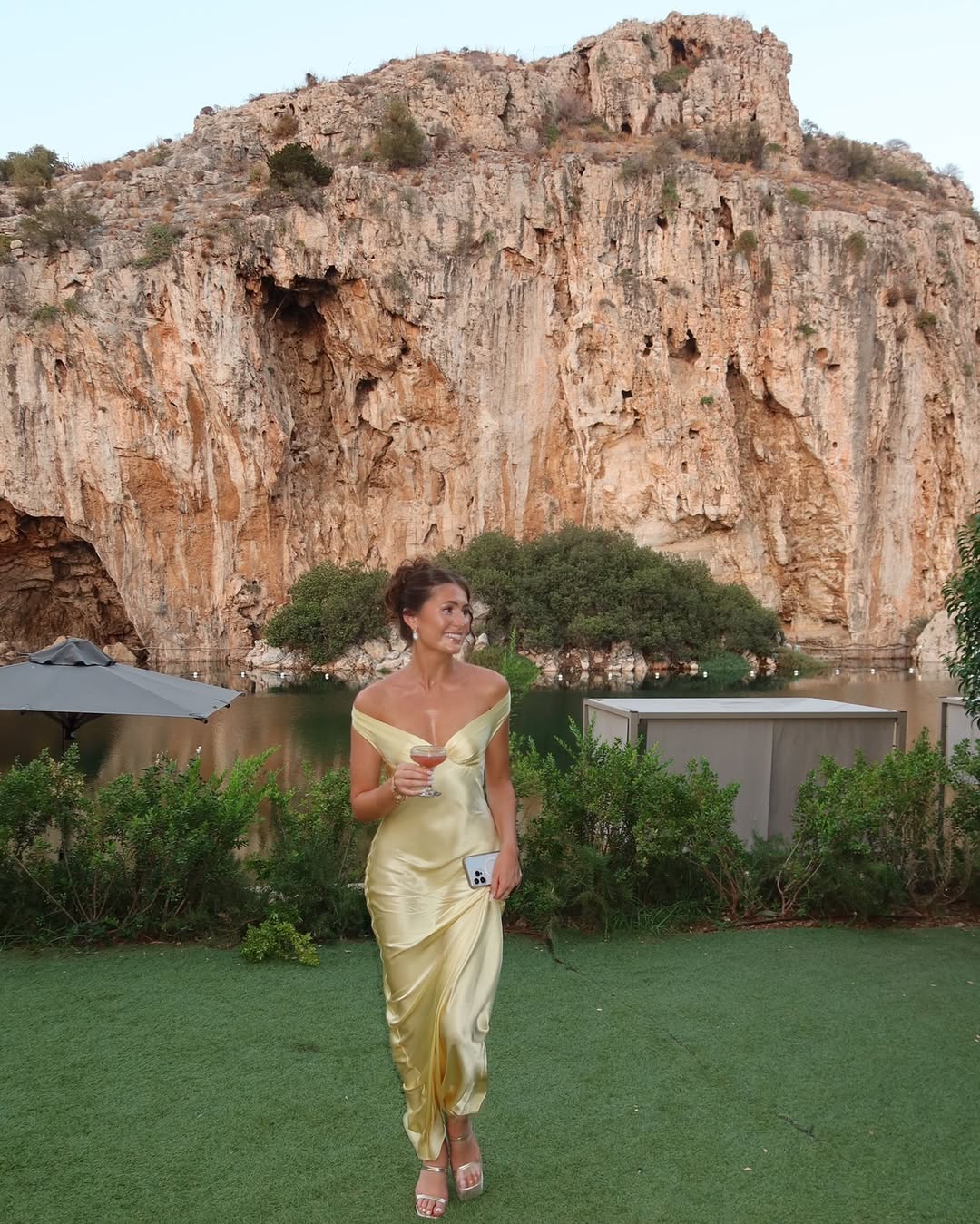 Emory - Rückenfreies Maxikleid aus Satin - Image 4