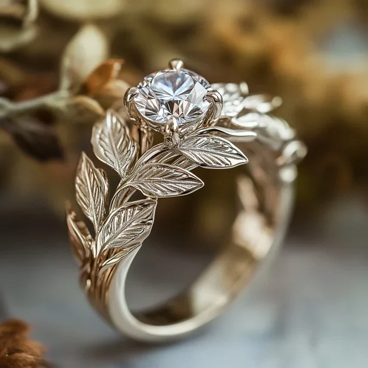 Exotischer Ring mit weißem Kristall und Blattsilber