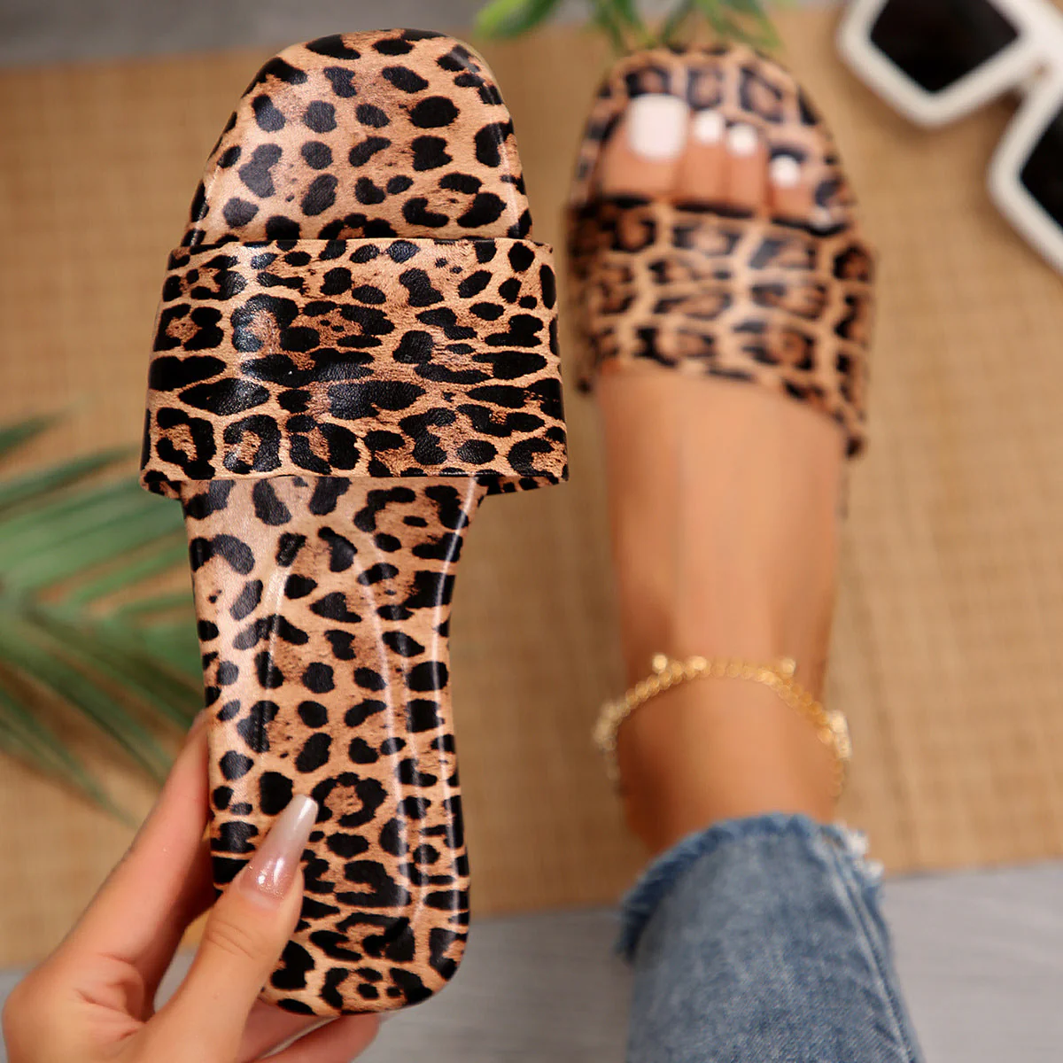 Flache Slipper mit Leopardenmuster
