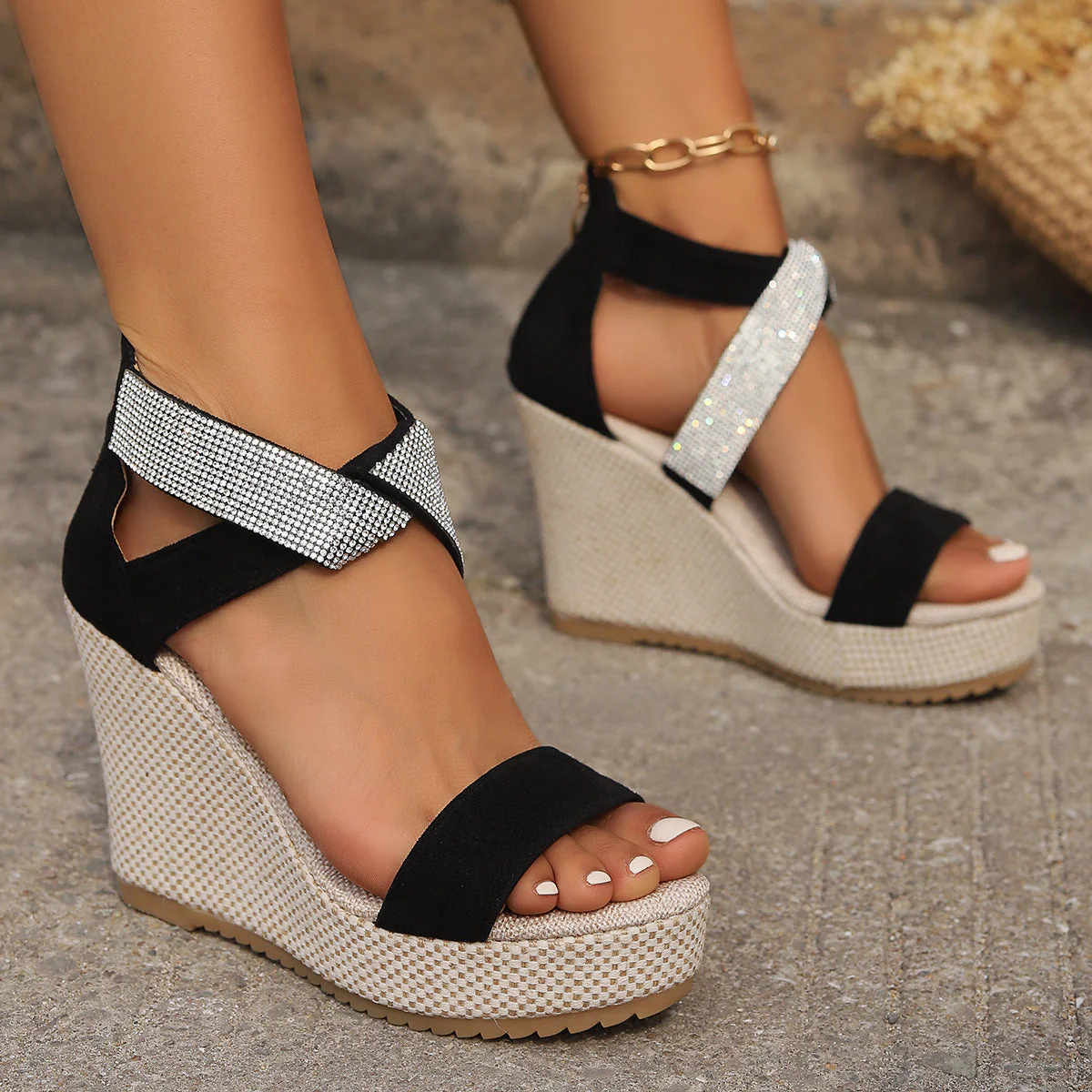 Flora - Damen-Sandalen mit Absatz, Fischhaut-Design und Strass