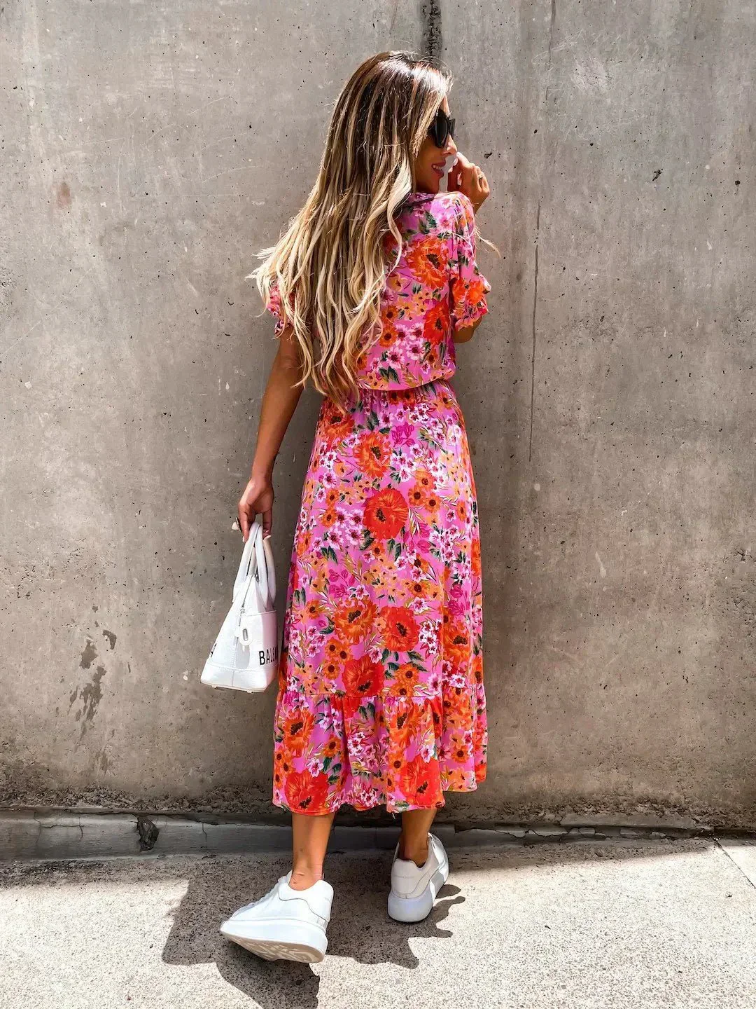 Geblümtes Sommerkleid mit Knopfleiste & Schlitz – Feminin & Bequem - Image 2