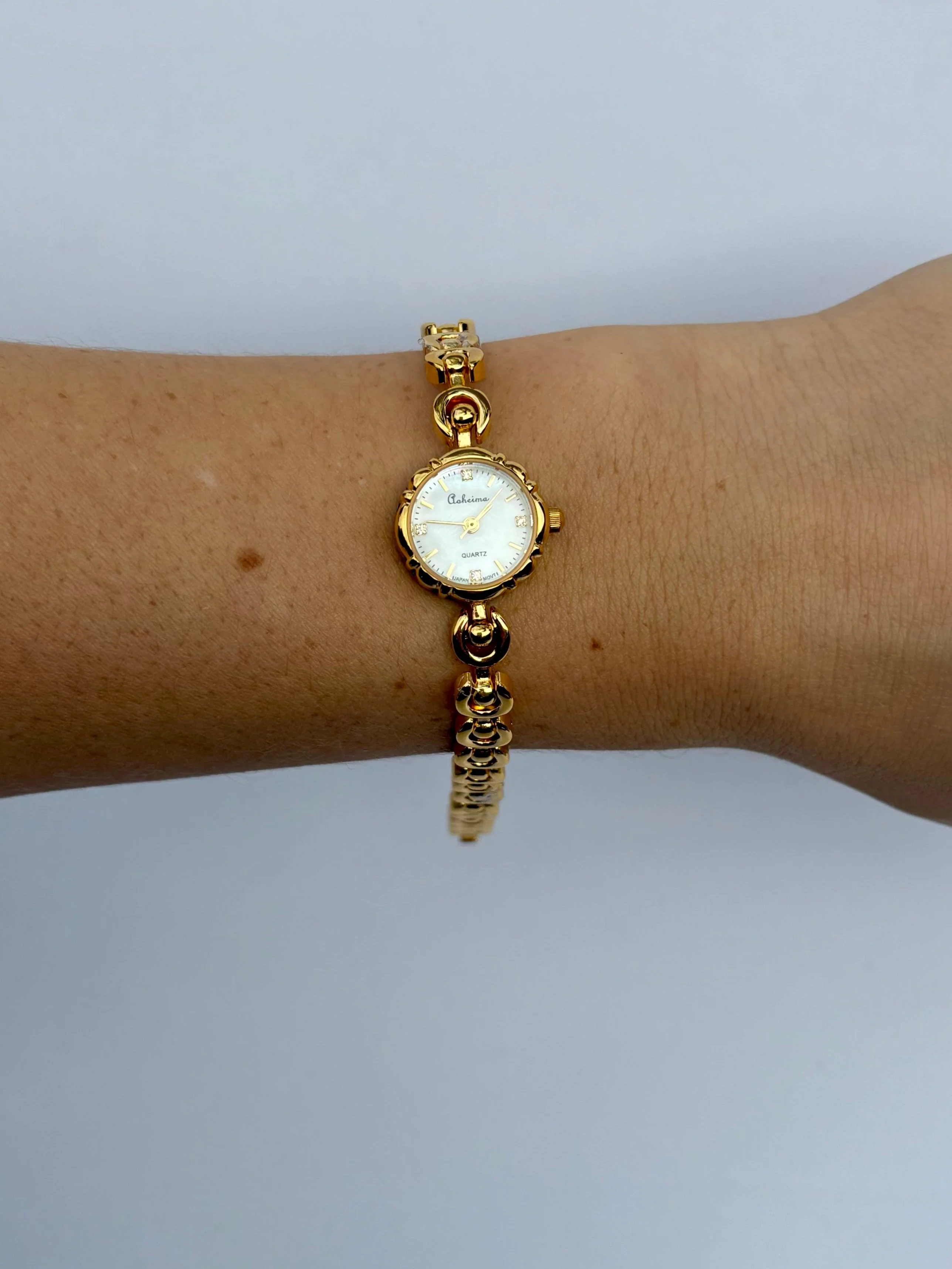 Goldene Filigrane Damen Armbanduhr