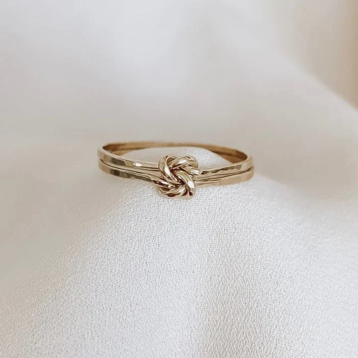 Goldgeknüpfter Ring
