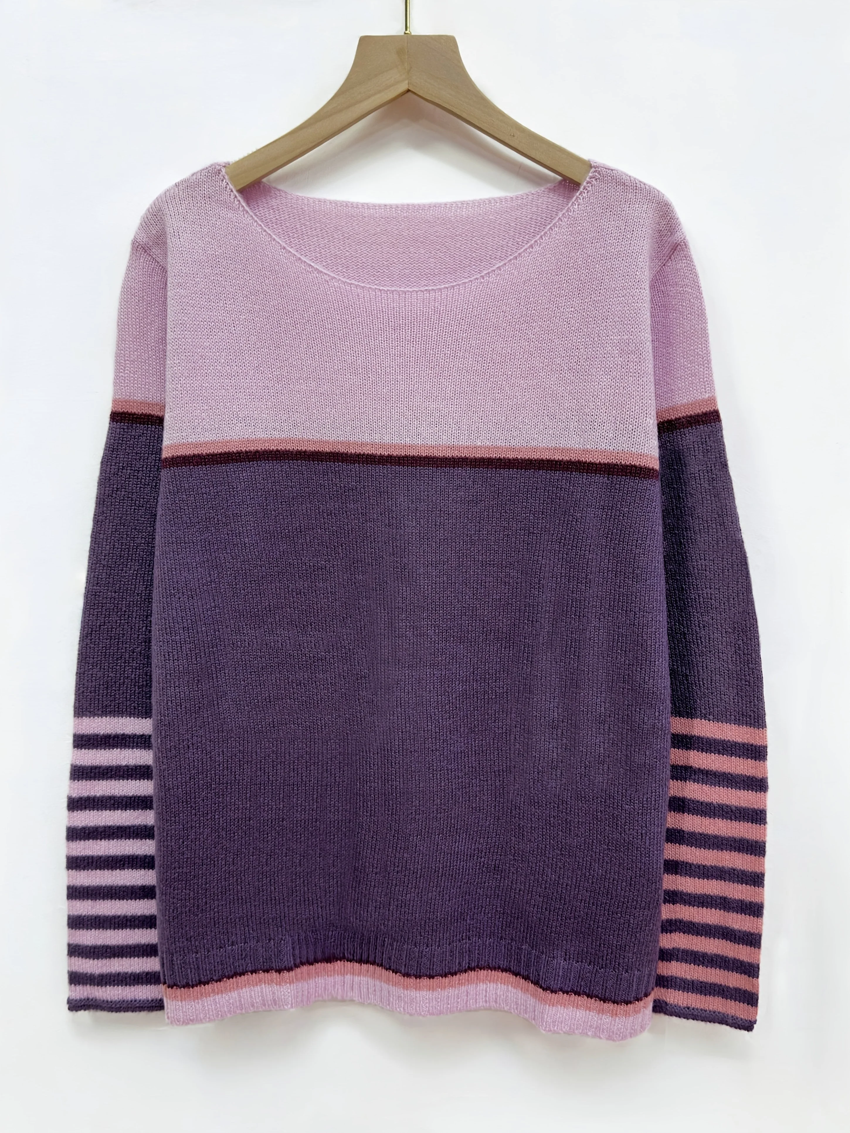 Greta | Eleganter Damen Pullover breit und gestreift - Image 9