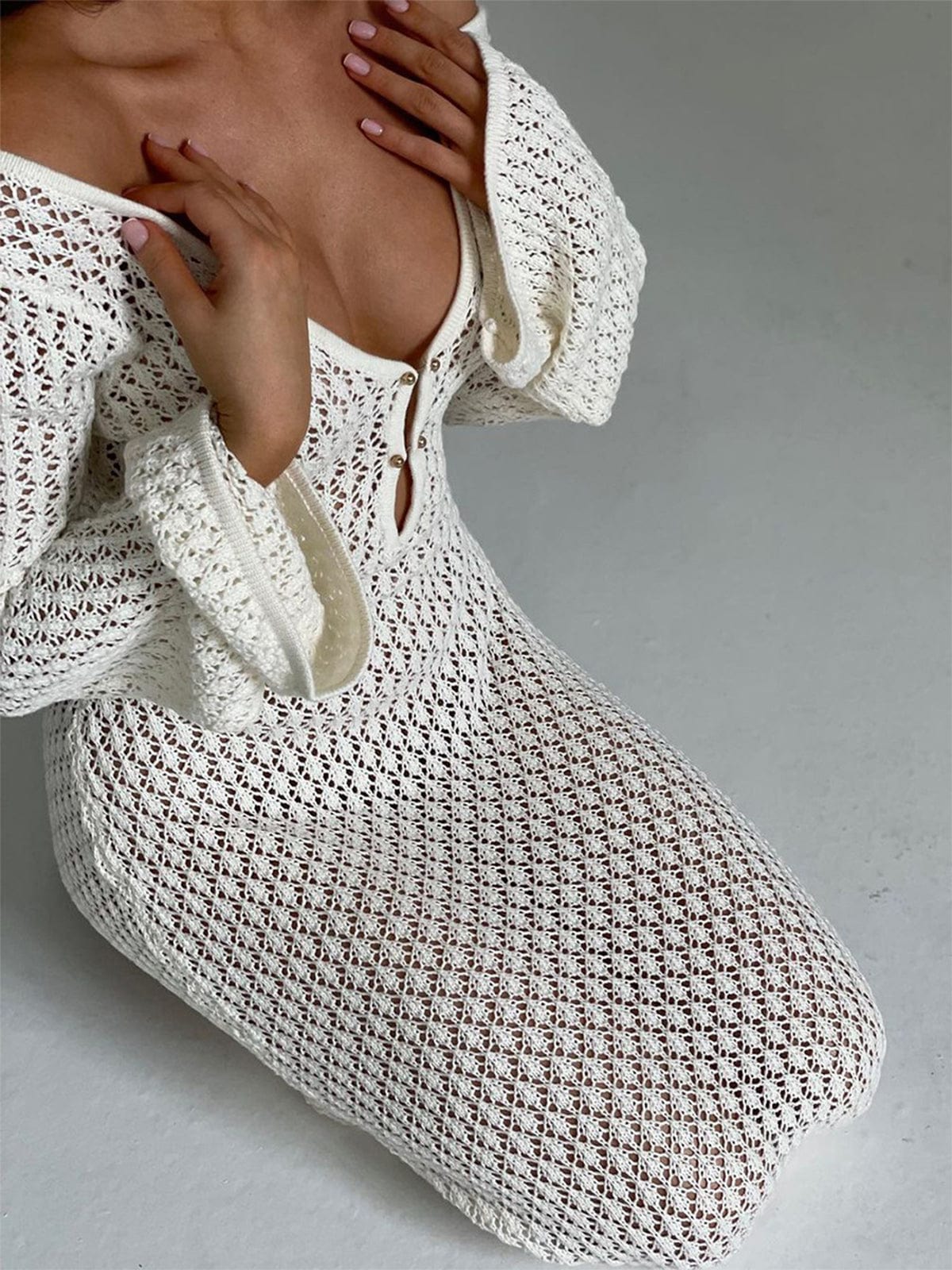 Greta | V-Ausschnitt Gehäkeltes Maxikleid mit Glockenärmeln – Boho-Chic für den Sommer - Image 2