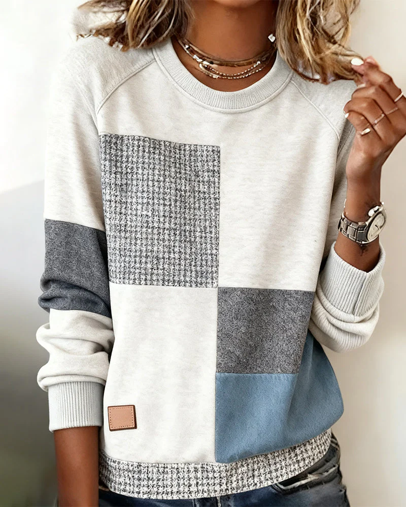 Julia | Casual Damen Pullover modern & farbig getragen - Image 5