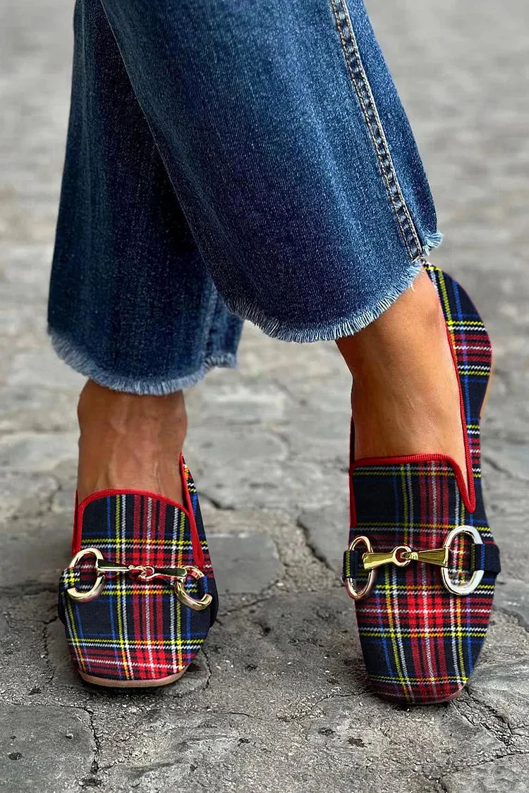 Kariana - Elegante Loafers mit Karo-Design und Metallic-Schließe