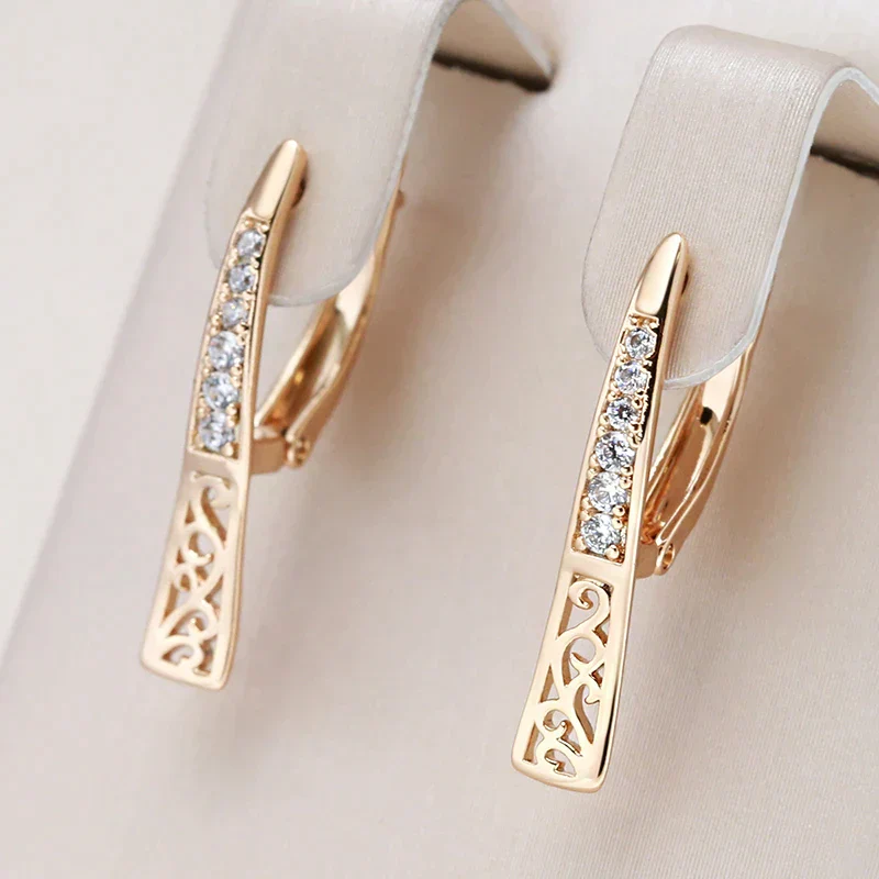 Kleine natürliche Zirkonia-Ohrringe in Gold