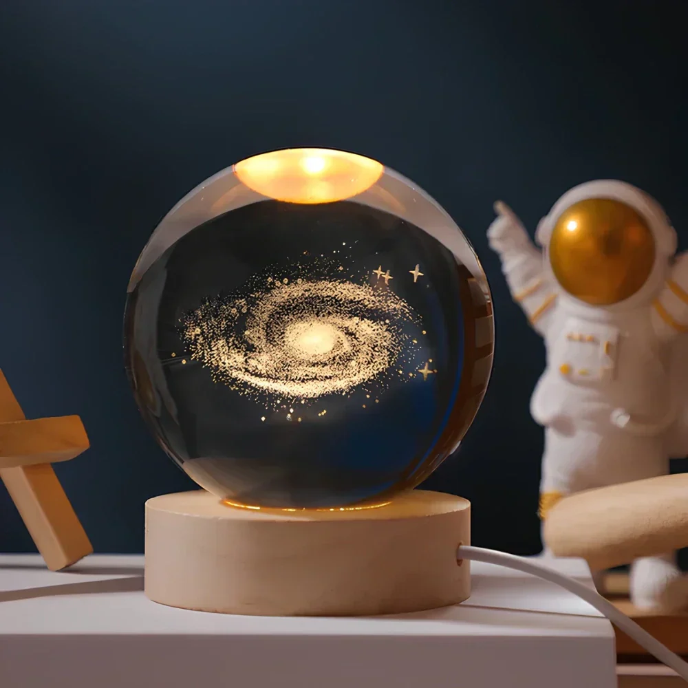 LED Nachtlicht Kristallkugel aus Glas Holzsockel