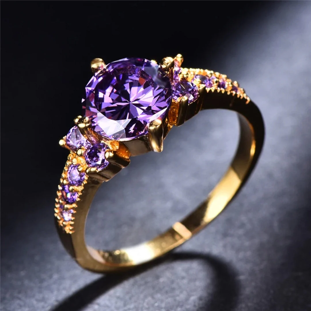 Leuchtend violetter Ring