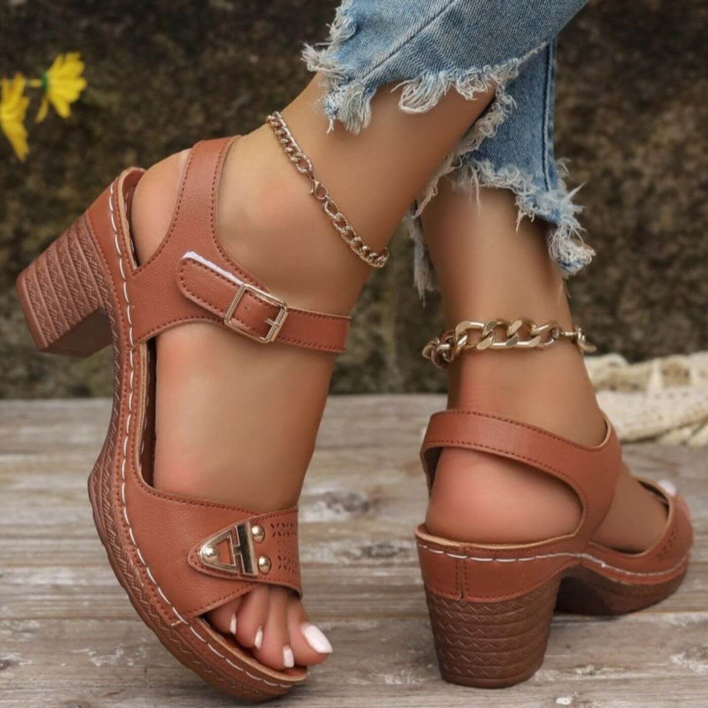 Liesel – Orthopädische Sandalen mit Absatz und Knöchelriemen