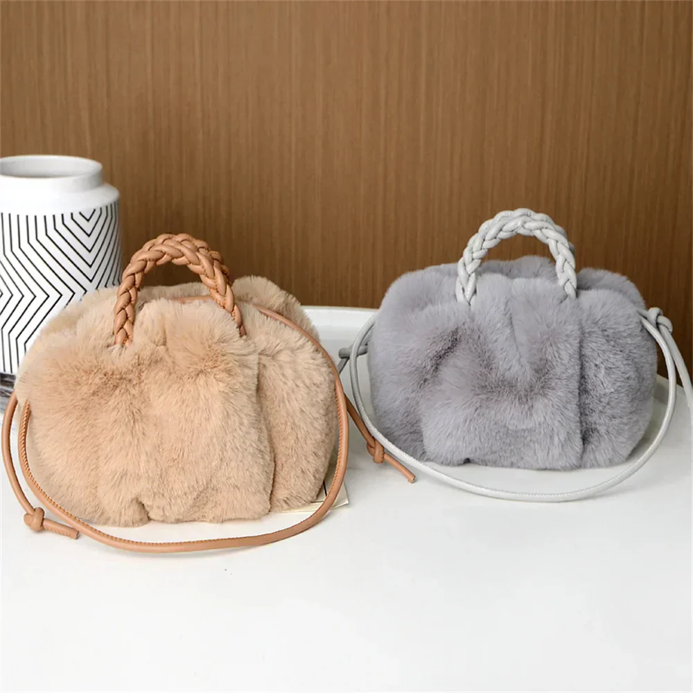 Lina | Kuschelige Schultertasche in Kürbisform - Image 5