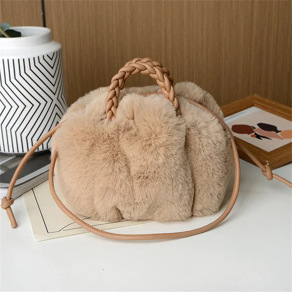 Lina | Kuschelige Schultertasche in Kürbisform - Image 6