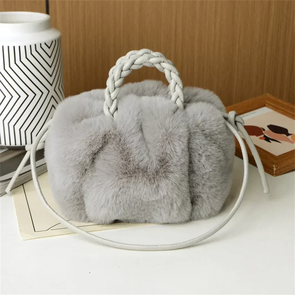 Lina | Kuschelige Schultertasche in Kürbisform - Image 8