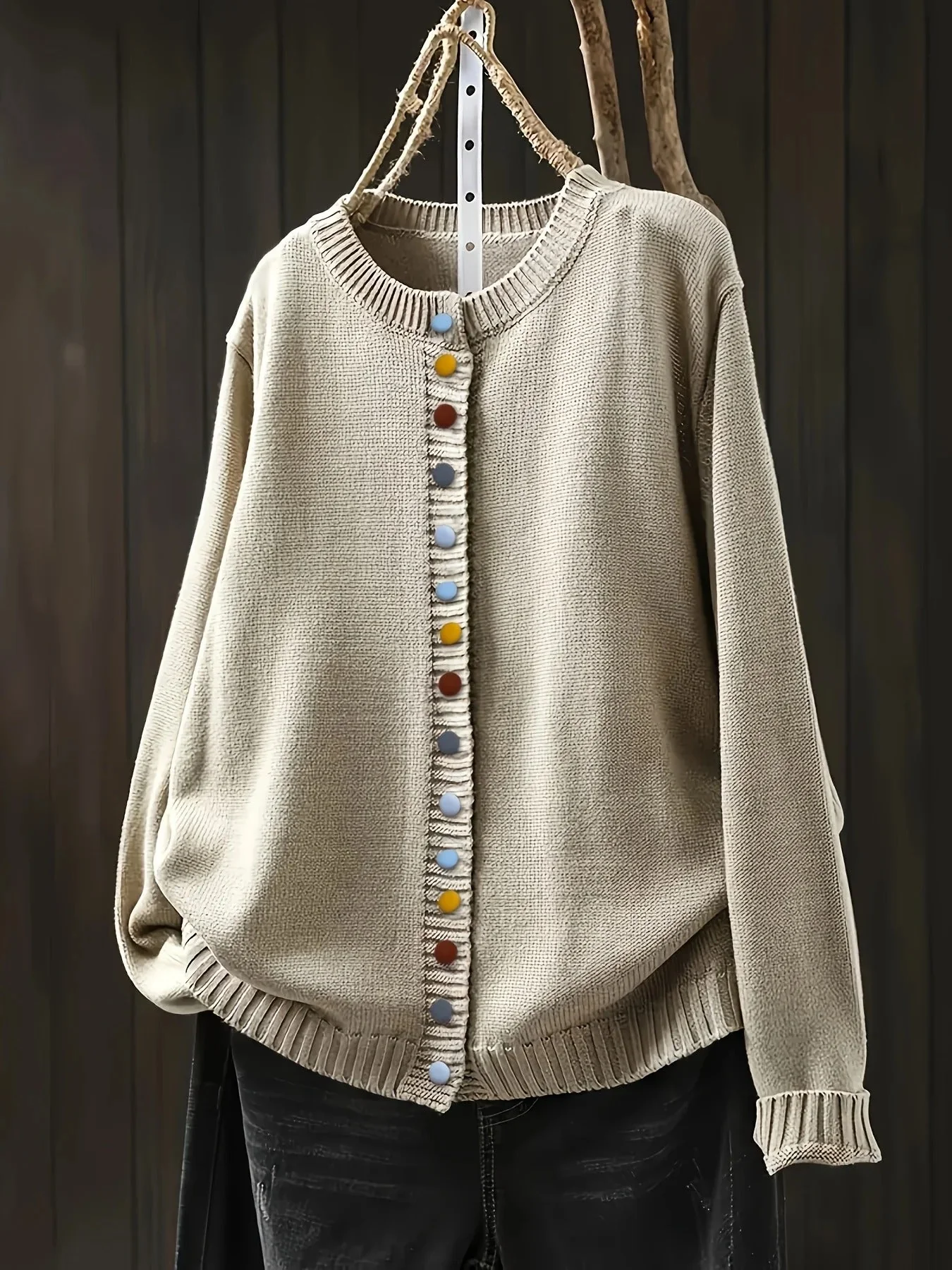 Liora – Strickjacke mit Knopfdetails
