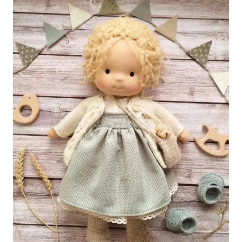 Luna | Handgefertigte Waldorf-Plüschpuppe – Weiches Baumwollspielzeug mit Stoffbox | Niedlich & Kuschelig | Für Kindergeburtstage & fantasievolles Spielen im Alltag - Image 16