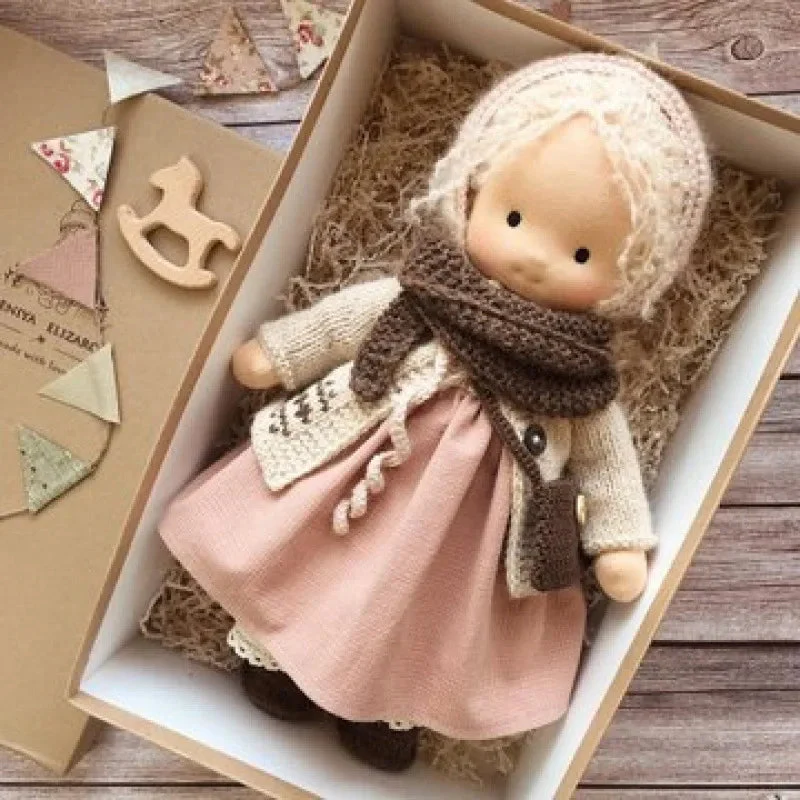 Luna | Handgemachte Waldorf-Plüschpuppe – Weiches Baumwollspielzeug mit Stoffbox | Süß & Gemütlich | Für Kindergeburtstage & tägliches fantasievolles Spielen - Image 15