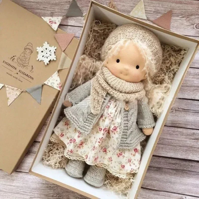 Luna | Handgemachte Waldorf-Plüschpuppe – Weiches Baumwollspielzeug mit Stoffbox | Süß & Gemütlich | Für Kindergeburtstage & tägliches fantasievolles Spielen - Image 2