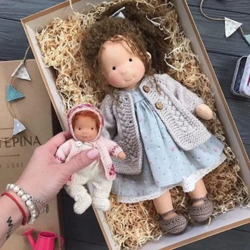 Luna | Handgemachte Waldorf-Plüschpuppe – Weiches Baumwollspielzeug mit Stoffbox | Süß & Gemütlich | Für Kindergeburtstage & tägliches fantasievolles Spielen - Image 31