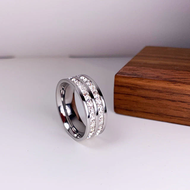 Luxuriöser Doppelring mit Zirkonias in Gold und Silber - Image 2