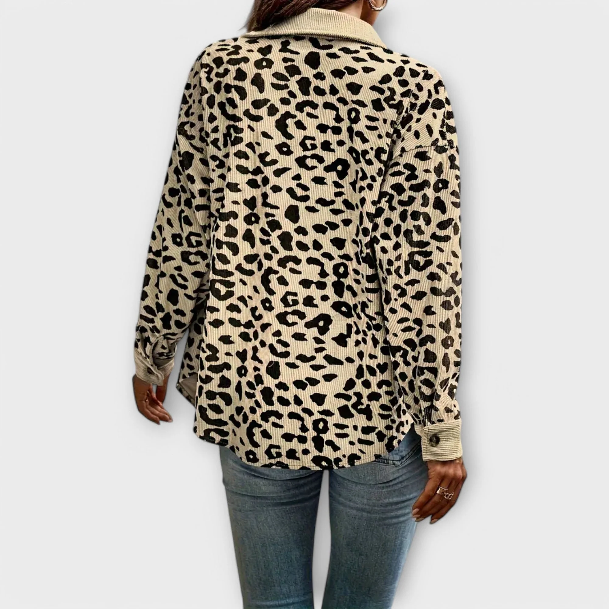 Mila | Damen Hemdjacke mit modernem Leopardenmuster