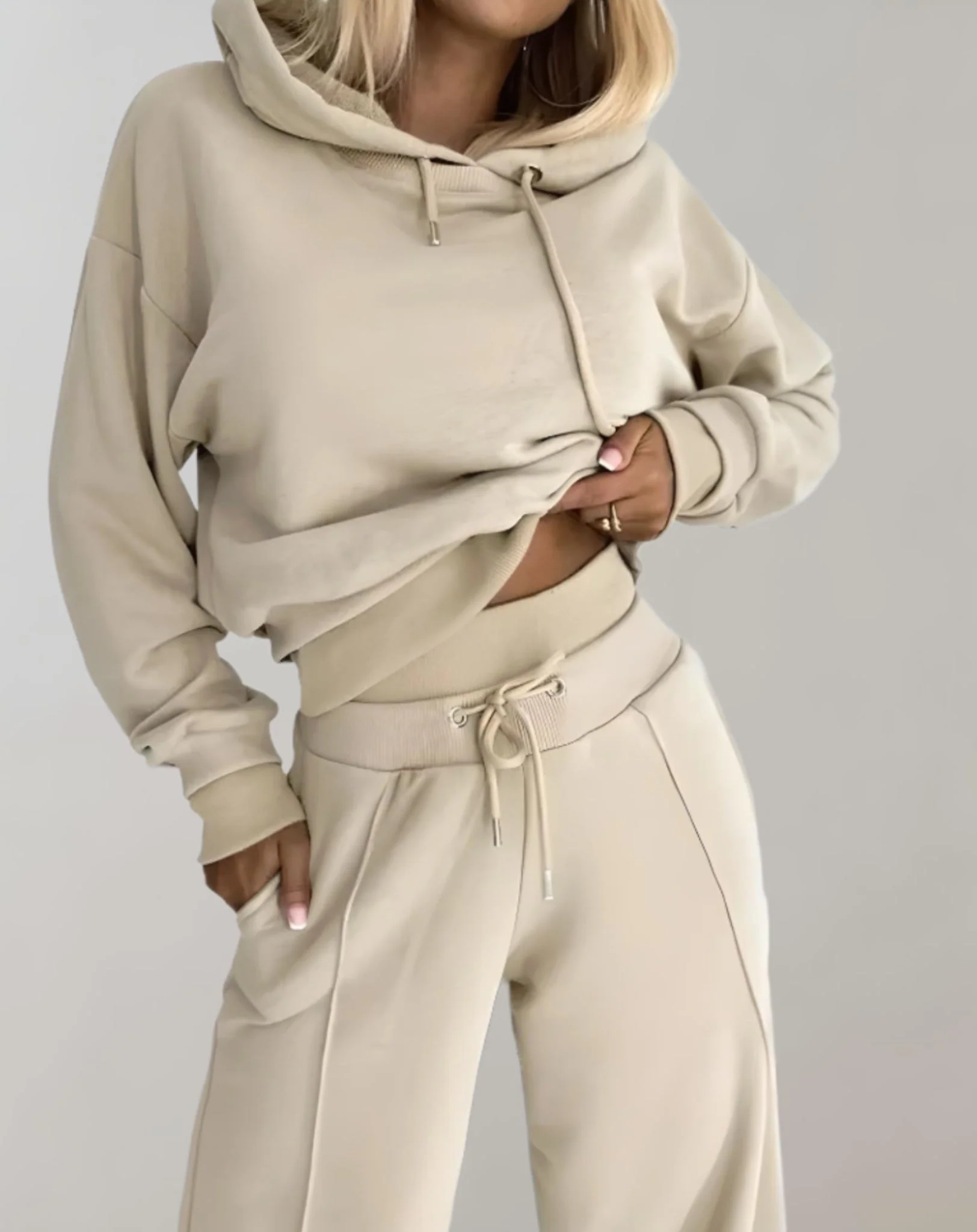 Noa – Lässiges zweiteiliges Damen Lounge-Set mit Hoodie - Image 6