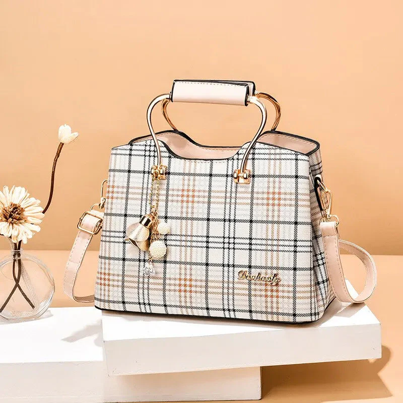 Praktische Damen-Schultertasche mit verstellbaren Trägern aus hochwertigem Kunstmaterial