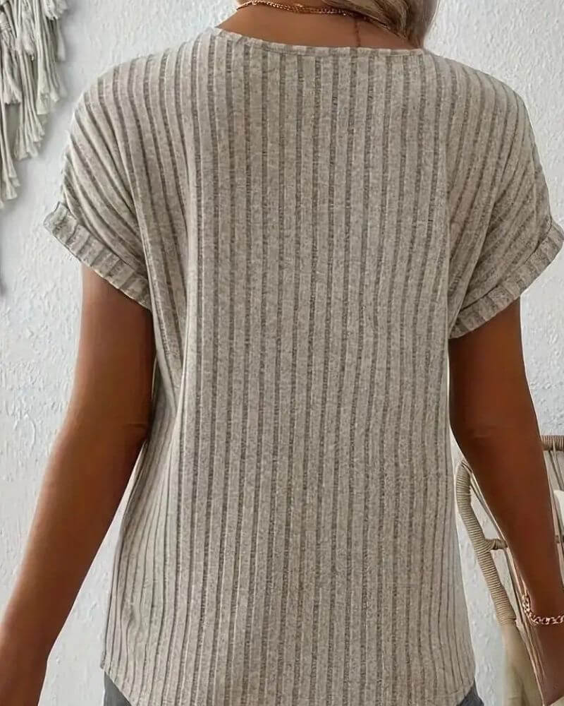 Sarah – Sommerliche Freizeitbluse mit V-Ausschnitt