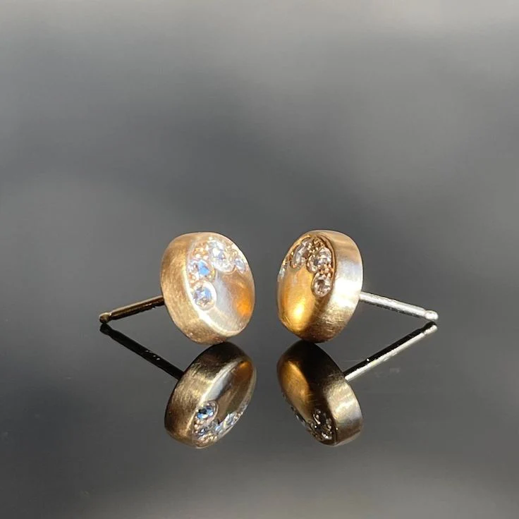 Snowy Ledge Ohrstecker mit Diamanten