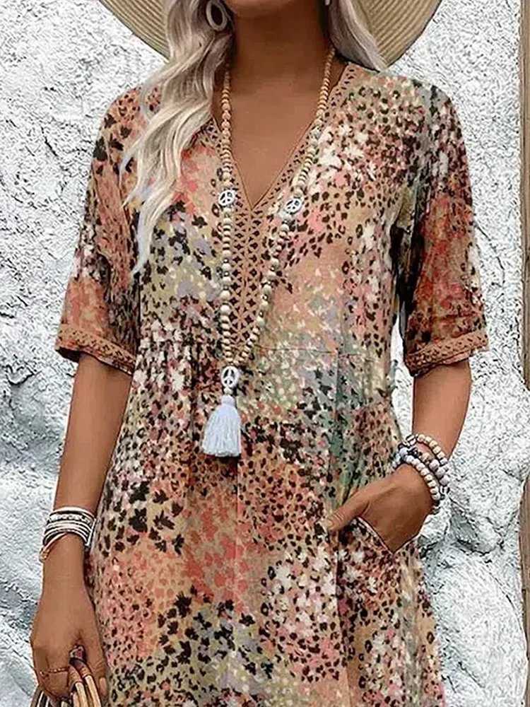 Sommerkleid mit V-Ausschnitt & Allover-Muster – Knielang & bequem