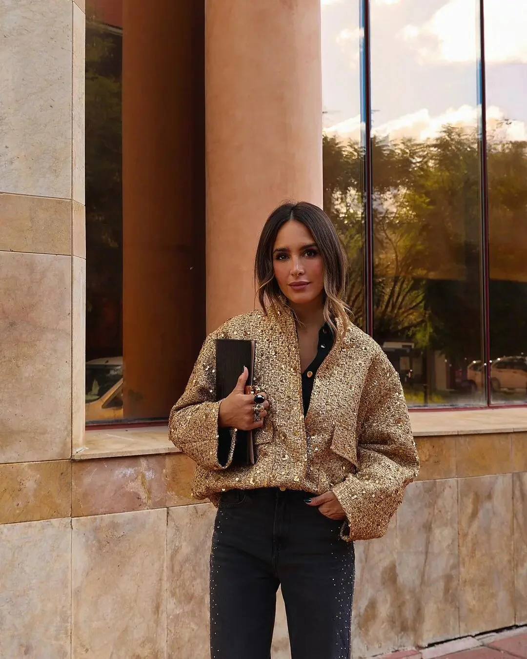 Sophia – Elegante Damen Kurzjacke mit Strukturstoff und Stehkragen