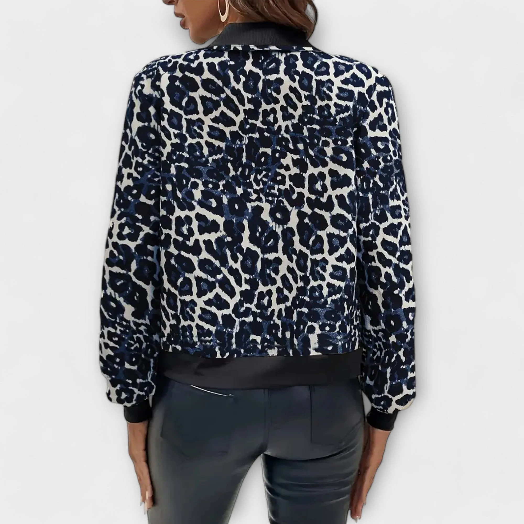 Sophie | Auffällige Damen Jacke im Leopardenstil - Image 4