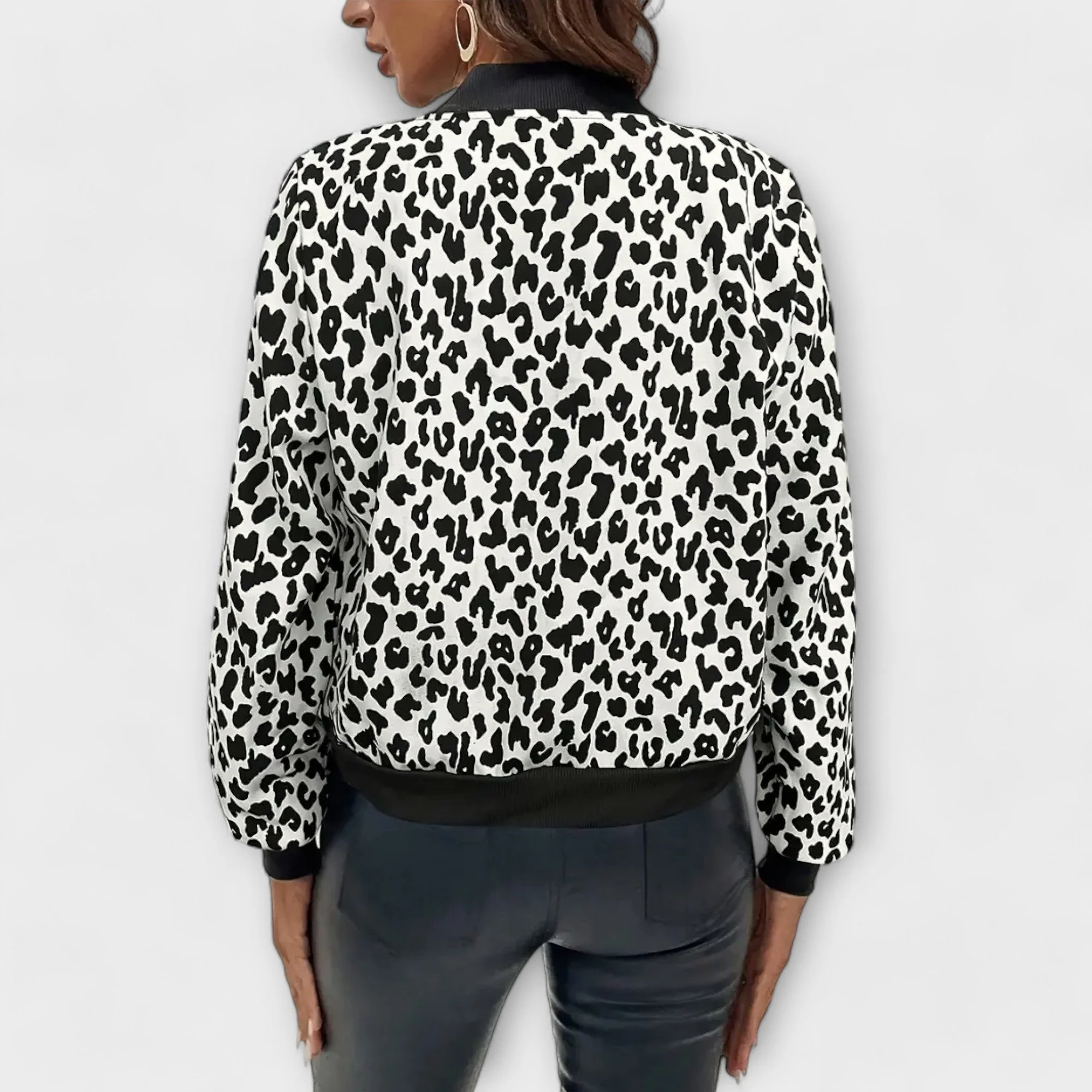 Sophie | Auffällige Damen Jacke im Leopardenstil - Image 6