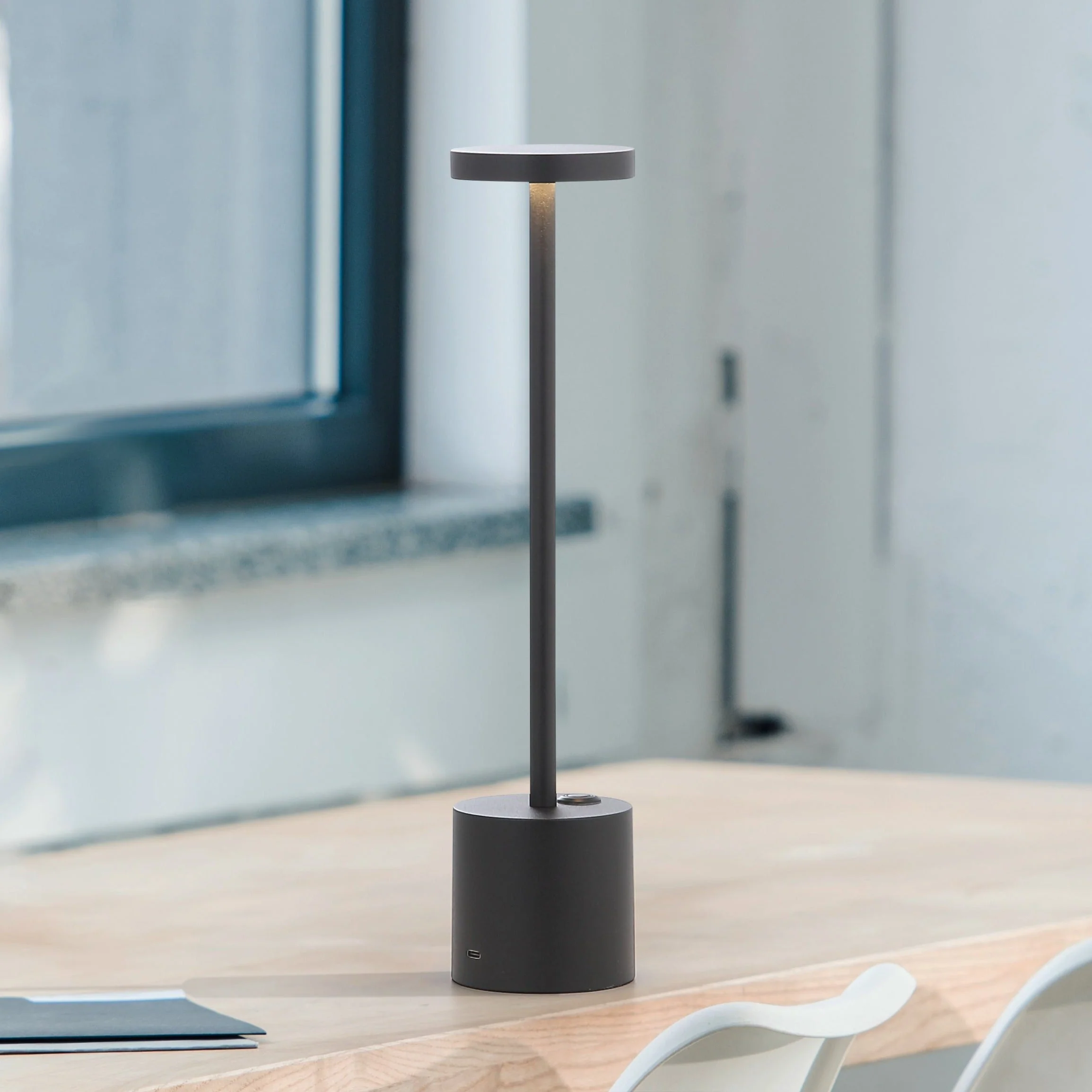 Stilvolle Trådløse Tischlampe für Innen und Außen