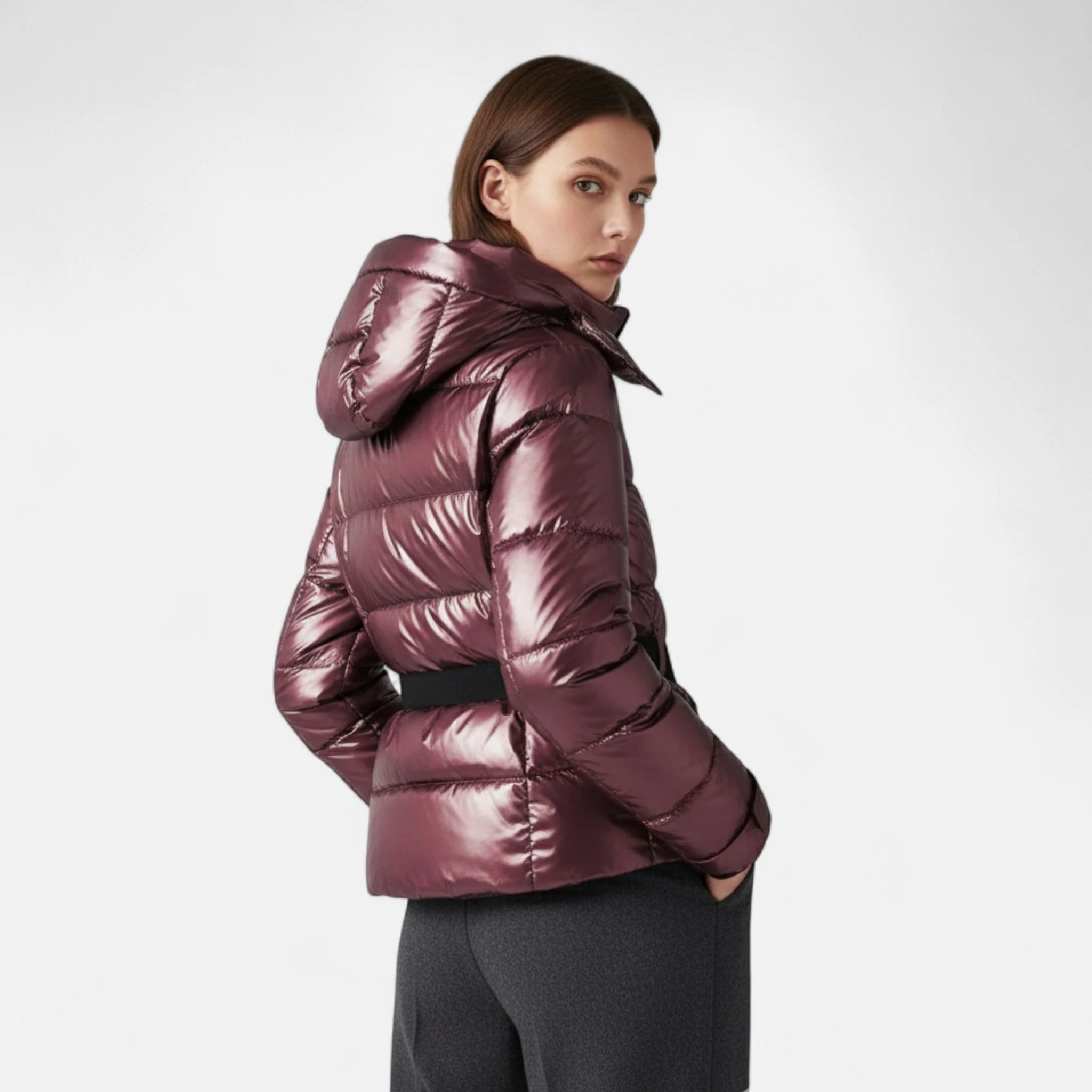 Valeria – Funktionale Damen Steppjacke mit Kapuze und tailliertem Schnitt