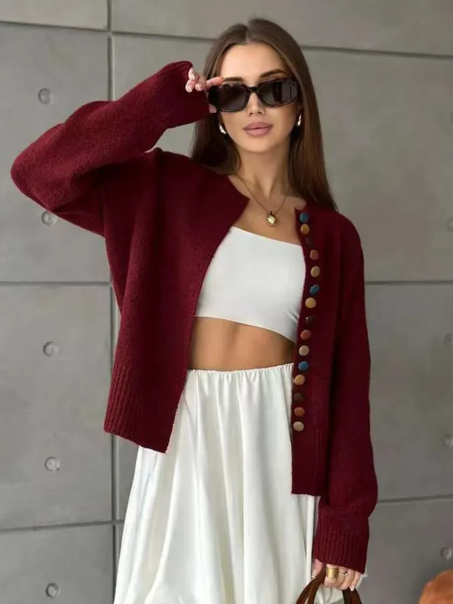Victoria | Eleganter Damen Cardigan mit dekorativen Knöpfen - Image 3