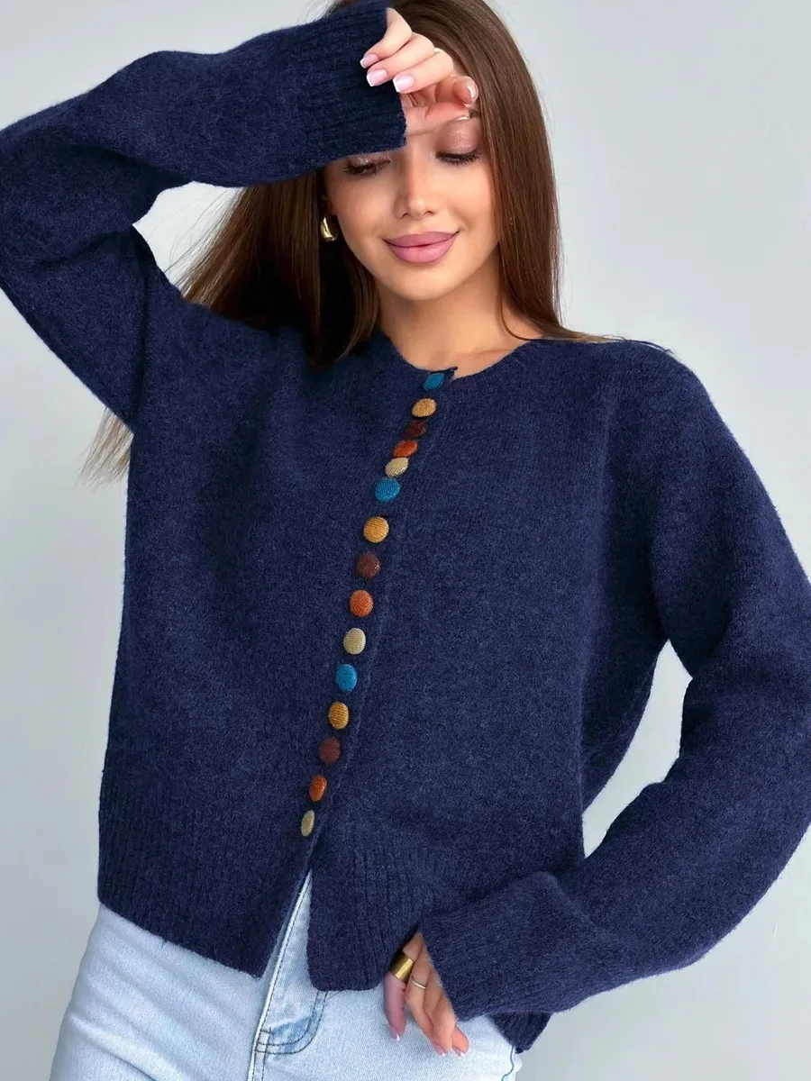 Victoria | Eleganter Damen Cardigan mit dekorativen Knöpfen - Image 6