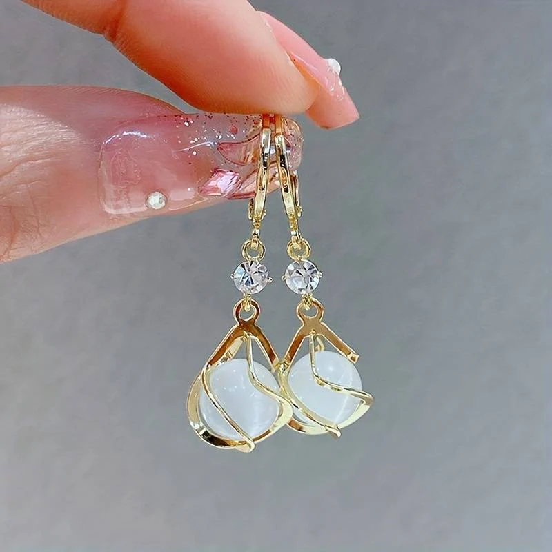 Vintage Weiße Opal Hängende Goldene Ohrringe